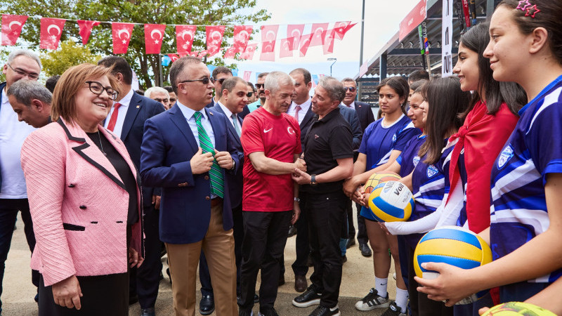 BAŞKAN ŞAHİN, GAZİANTEP BÜYÜKŞEHİR’İN DÜZENLEDİĞİ 19 MAYIS ATATÜRKÜ ANMA, GENÇLİK VE SPOR BAYRAMI ET