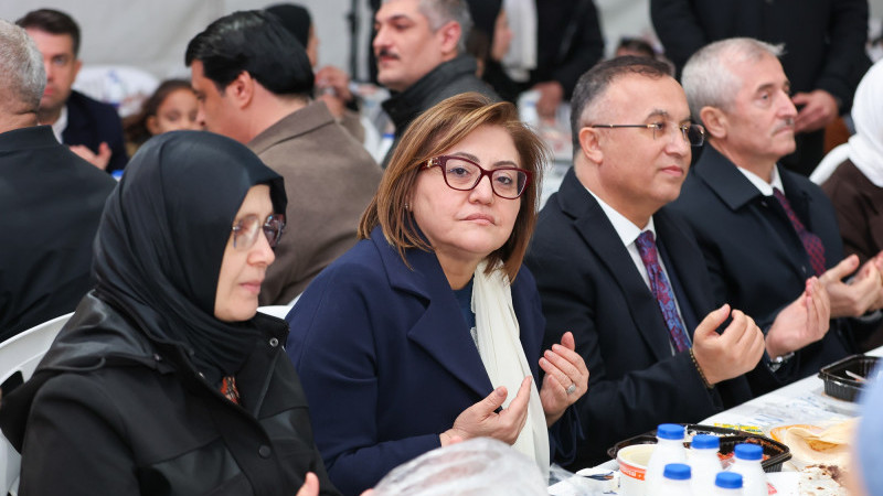 GAZİANTEP BÜYÜKŞEHİR’DEN HALEP’TE 10 BİN KİŞİLİK İFTAR!